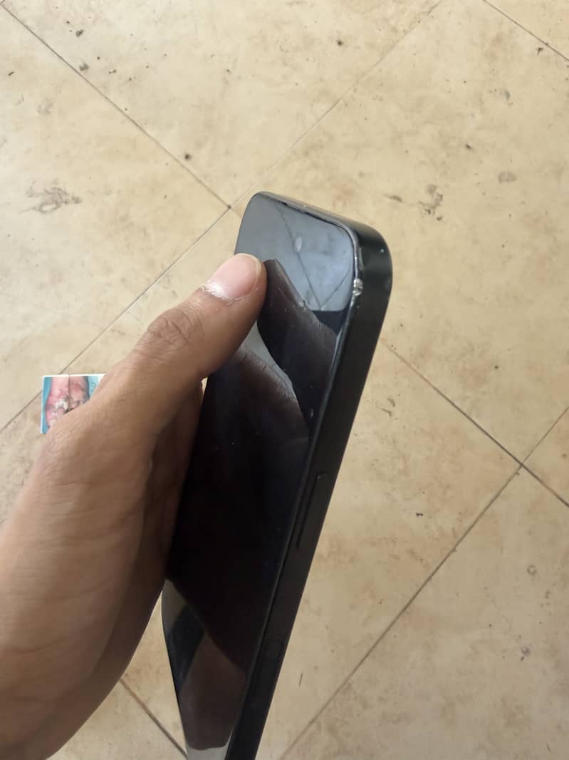 Apple iPhone 16 8