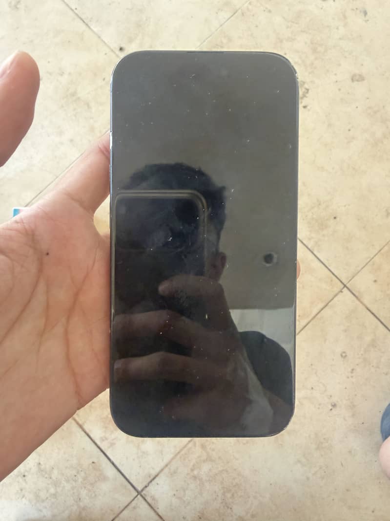 Apple iPhone 16 9