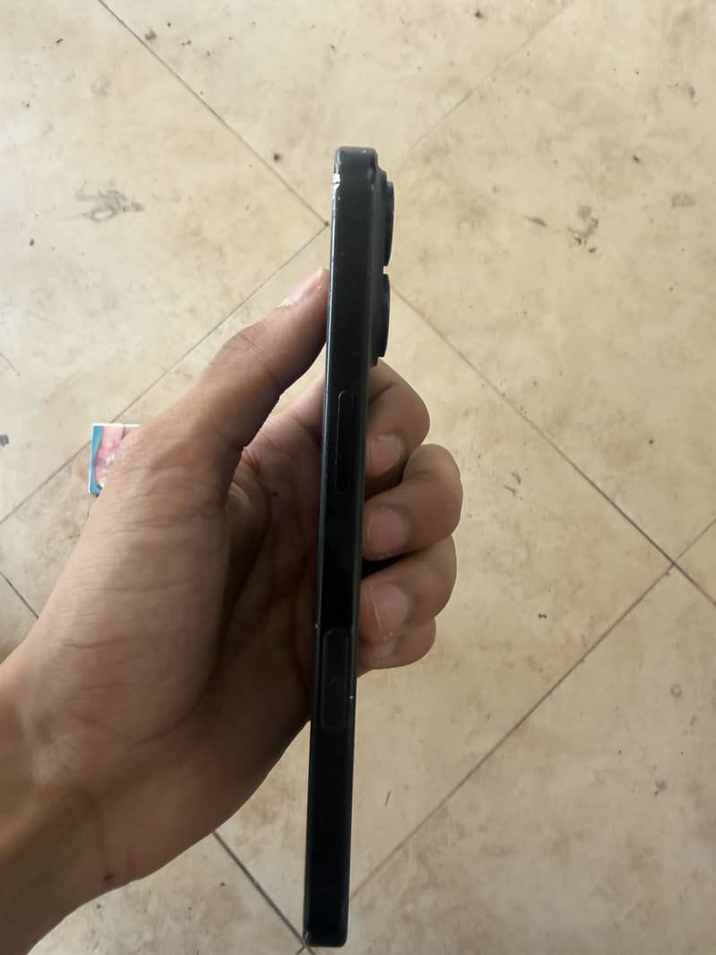 Apple iPhone 16 10