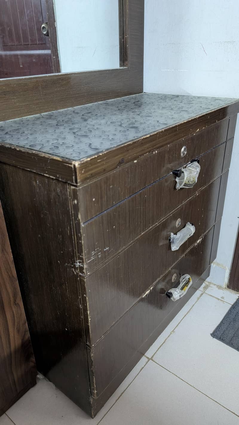 Dressing Table 4