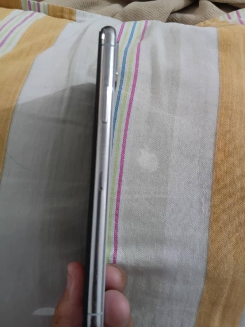 Apple iPhone X 3