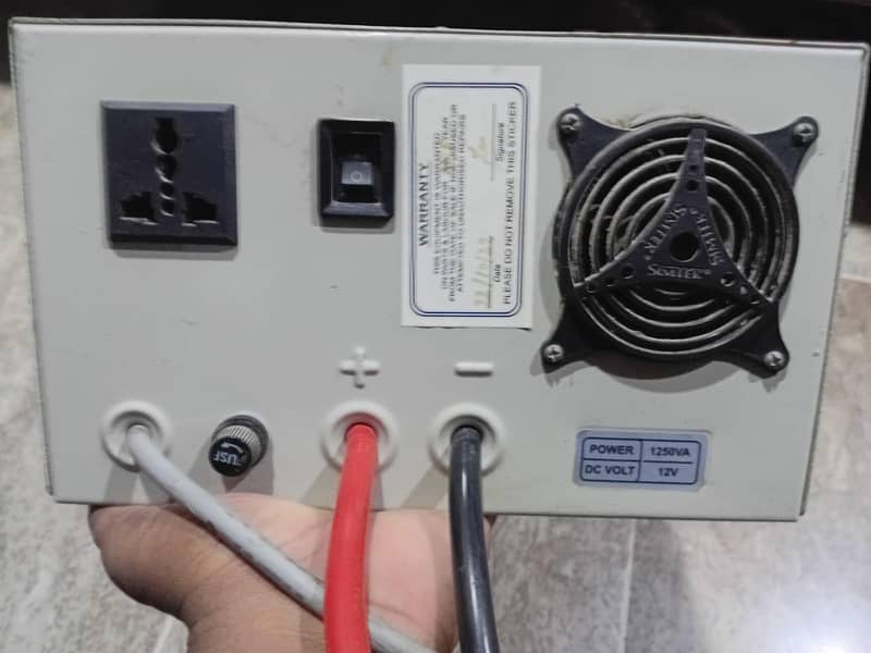UPS (Simtek Power Services) 1