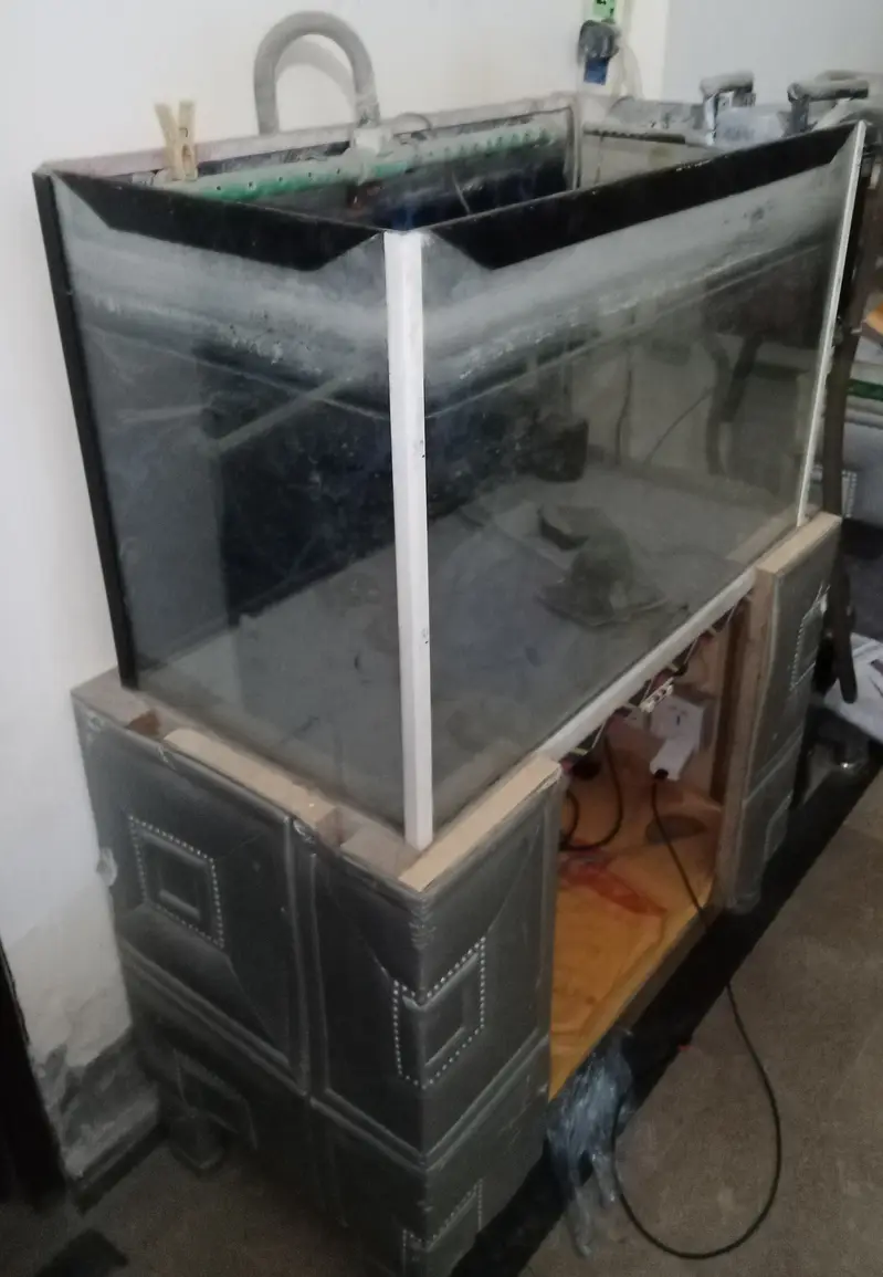 42 Gallons Fish Aquarium for Sale — photo 4