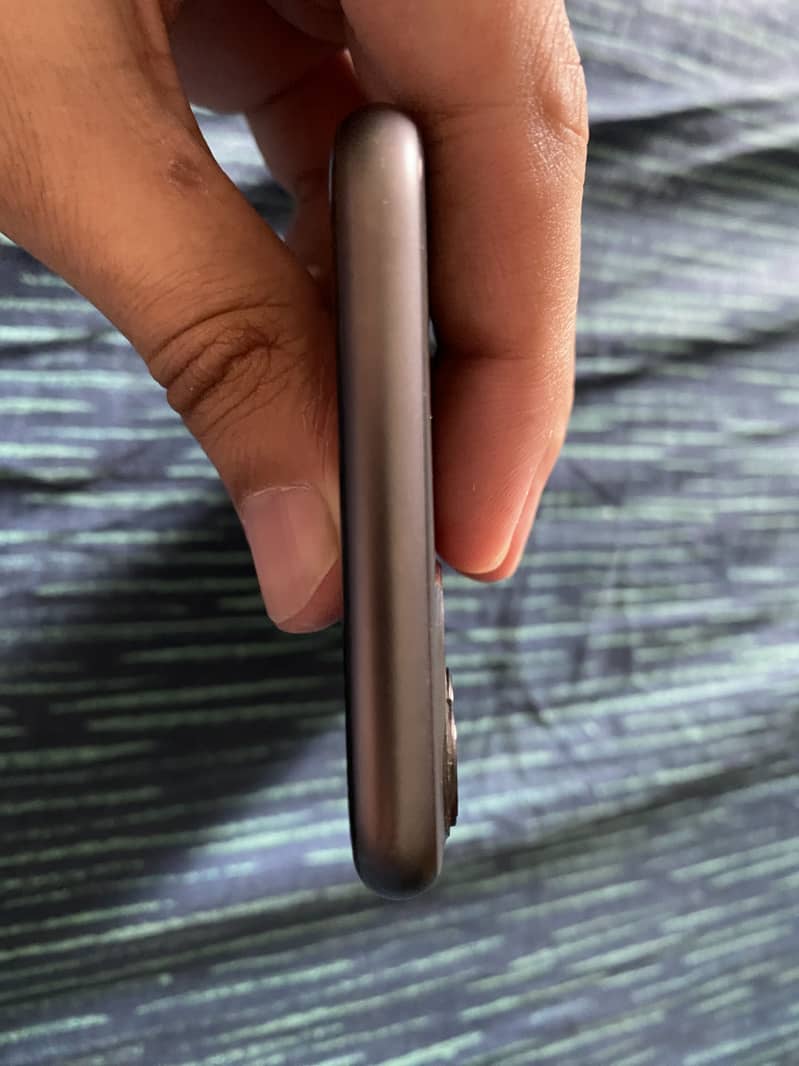 Apple iPhone 11 7