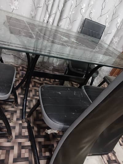 Dining table in used 6 chairs