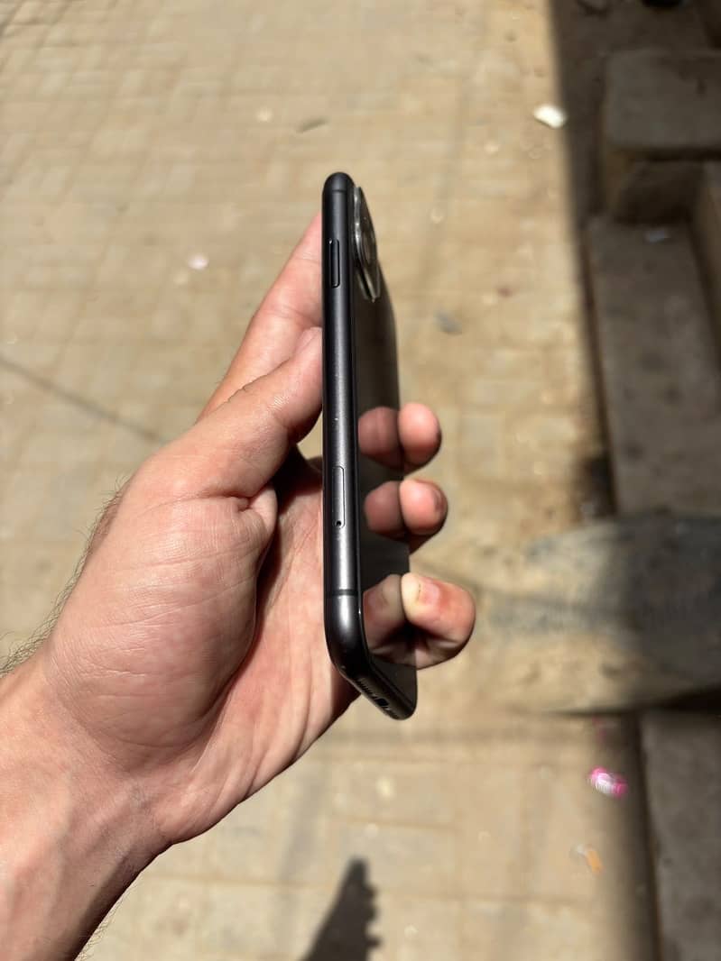 Apple iPhone 11 0