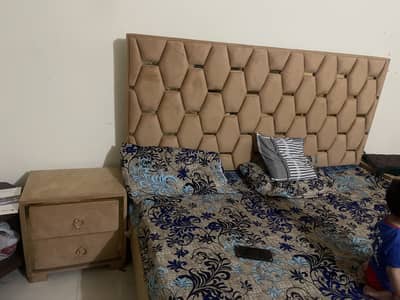 Ma apna bed sell karna chahta hn many new hi Lia tha