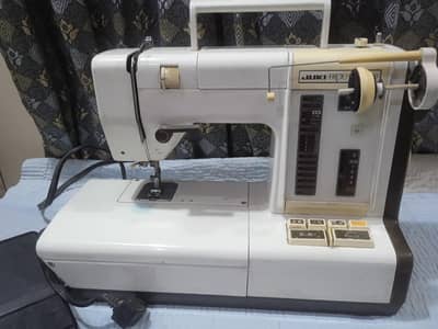 Juki Frou Frou 580 Sewing machine  home electronic sewing/ Peco