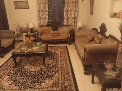 Chinyoti sofa in very good condition