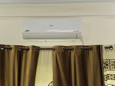 HAIER 1 TON AC IN MINT CONDITION