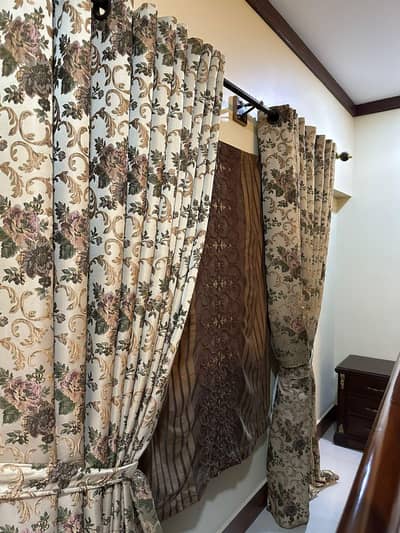 2 bed room curtains urgent sale