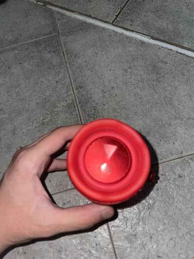 Jbl flip 6 good condition  only used 3 times box left in Dubai