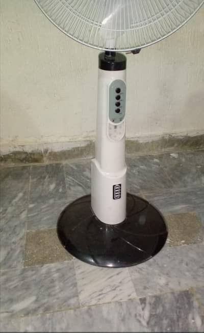 G Life rechargeable fan and Solar fan