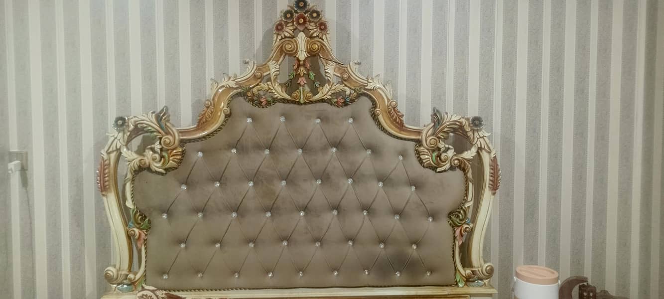 bed set Available 0