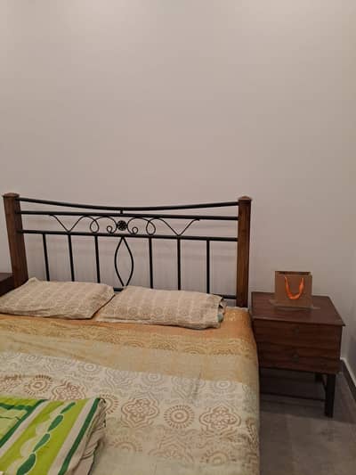 Iron rod bed with 2 side tables