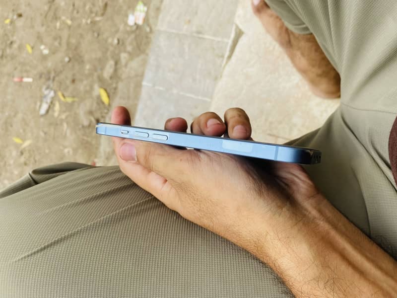 Apple iPhone 14 3