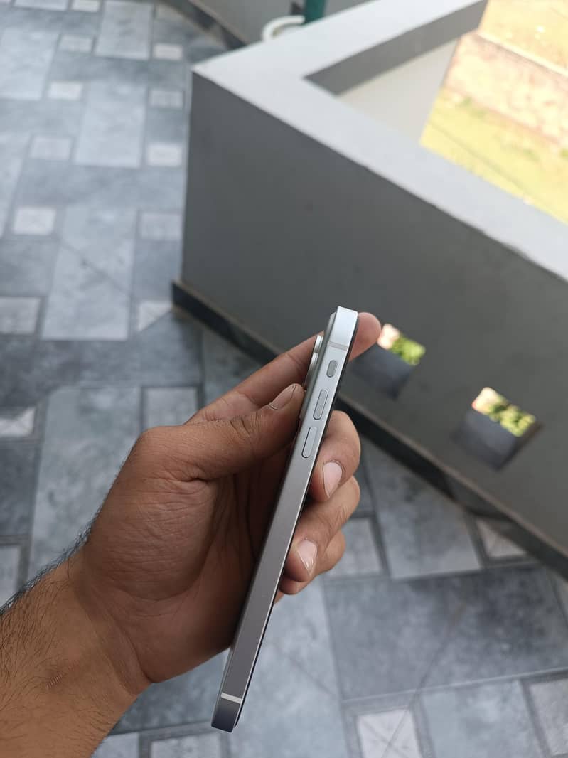 Apple iPhone 11 3