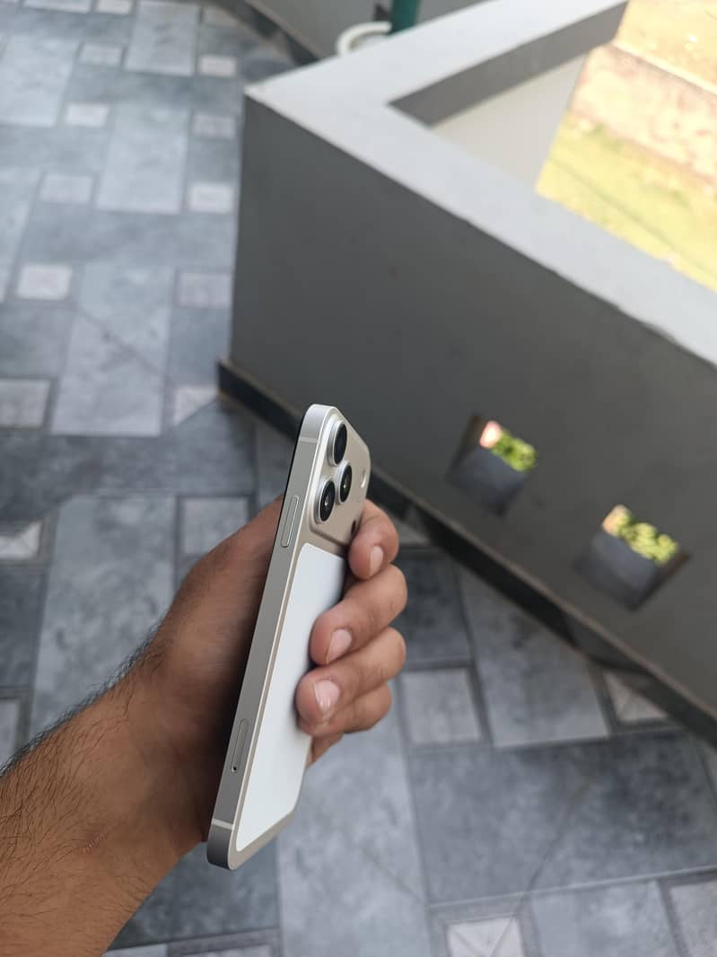 Apple iPhone 11 4