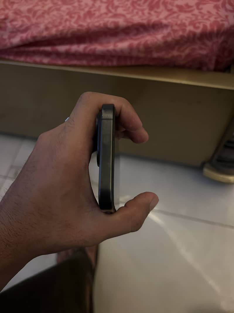 Apple iPhone 15 Pro 2