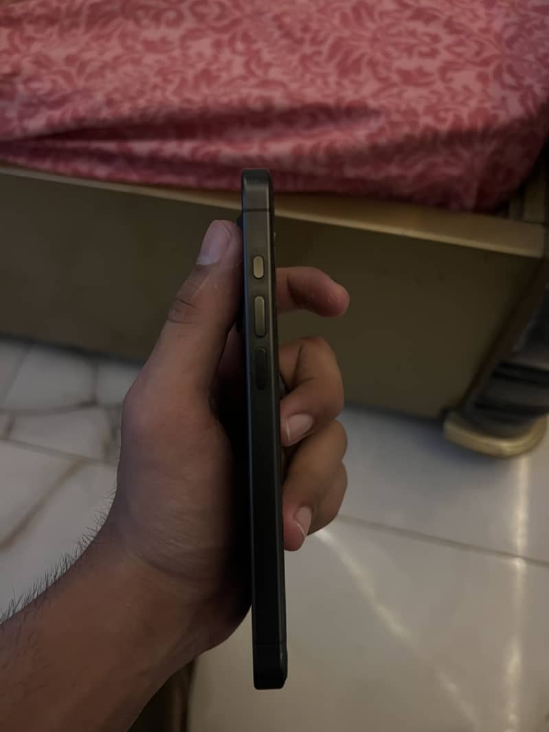 Apple iPhone 15 Pro 3