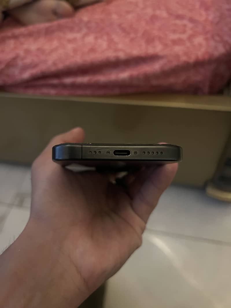 Apple iPhone 15 Pro 4