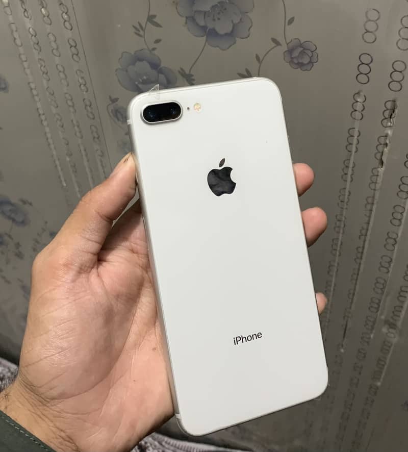 Apple iPhone 8 Plus 1