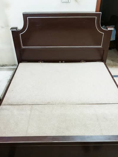 King Sized Wooden Bed Without Mattress
