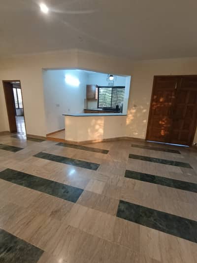 1 Kanal Upper Portion available for rent