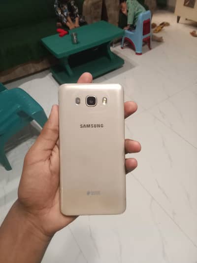 Samsung Galaxy j7