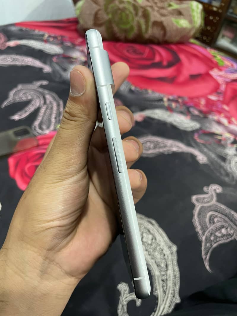 Google Pixel 7 4