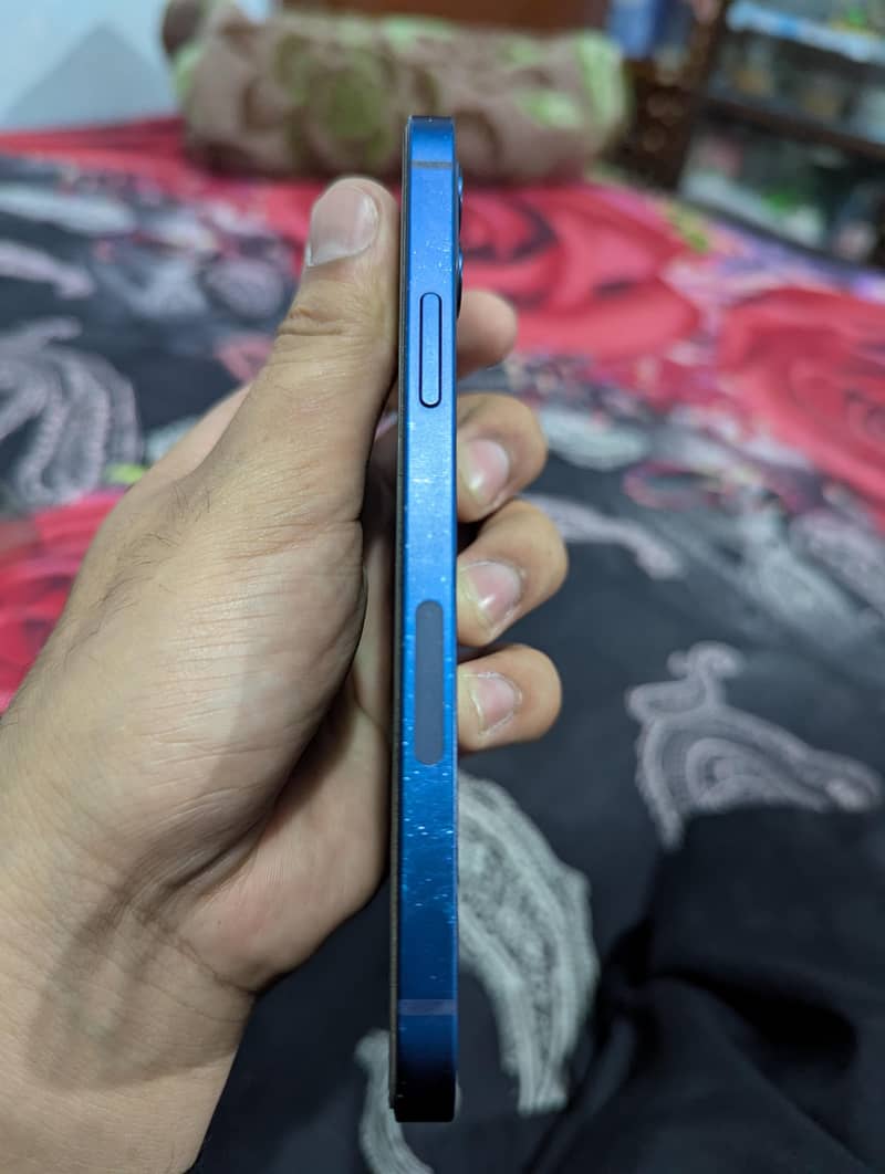 Apple iPhone 12 3
