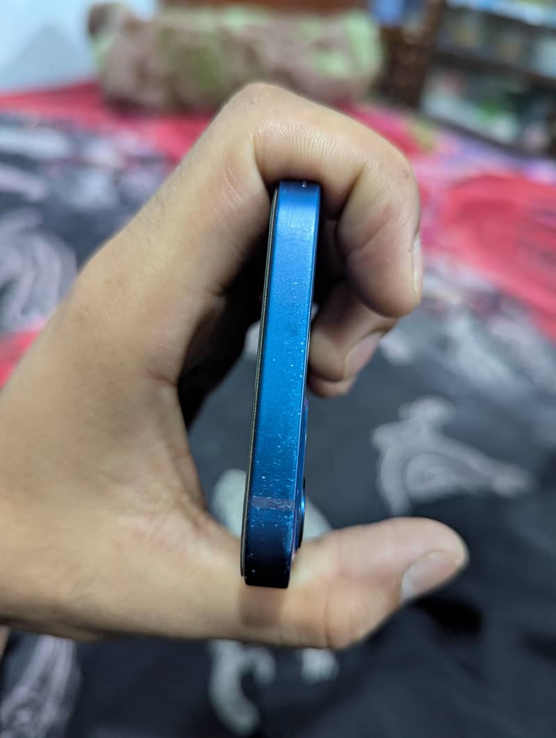 Apple iPhone 12 4