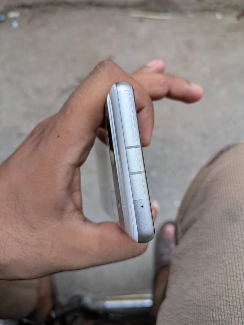 Google Pixel 7a 3