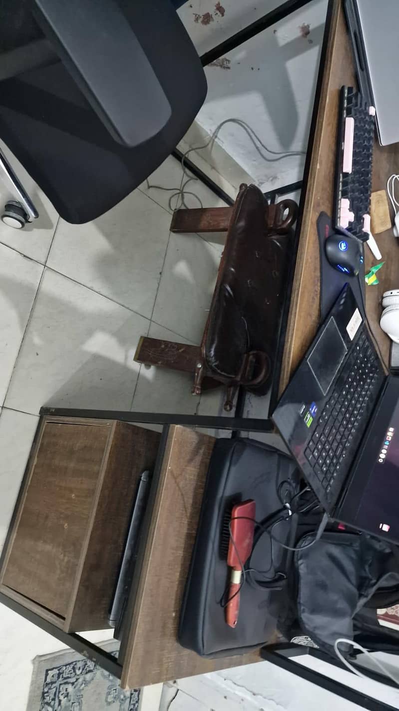 computer table 1