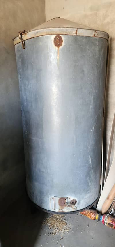 Bharola (Wheat Storage) 15 Man with stand