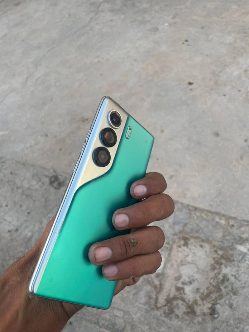 Tecno CAMON 40 Pro 0