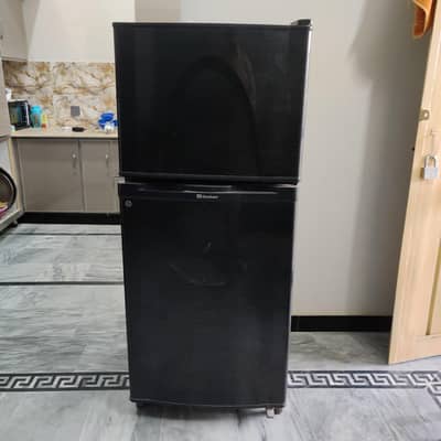Dawlance Refrigerator for sell - Medium Size