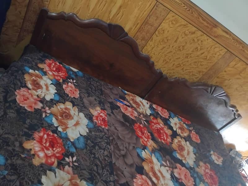 2 single bed same design without materess 3