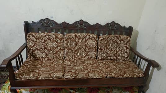 Sofa set Wooden ( very good condition)