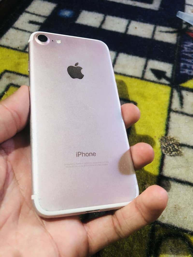 Apple iPhone 7 0
