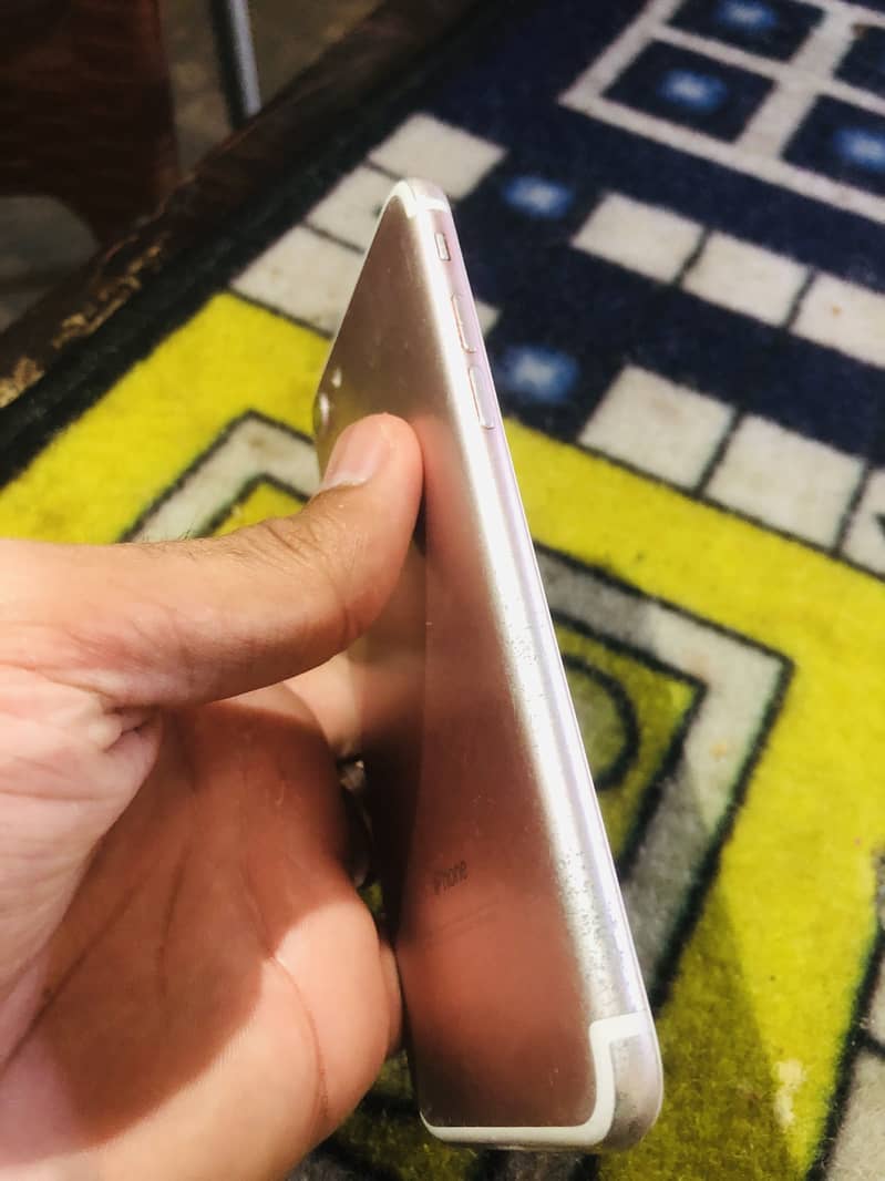 Apple iPhone 7 2