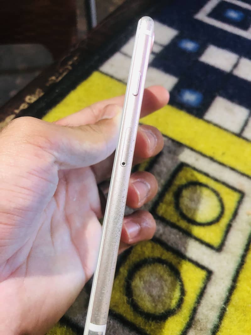 Apple iPhone 7 3