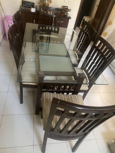dinning table 6 seater just like new
