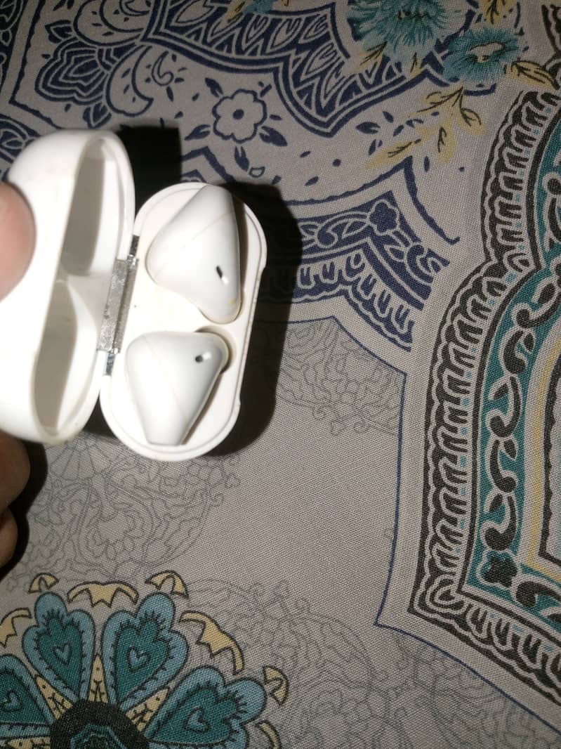 ear buds 2