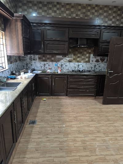 3 bedrooms & 3 bathrooms TV lounge kitchen