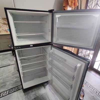 Dawlance Refrigerator for sell - Medium size