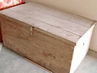 wooden paiti. 2. racks&1. wooden anghithi stand