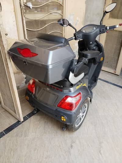 BENLG 3 Wheels Sockey 10 /10 condition without use