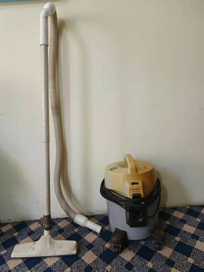 Mini Hitachi CV 100 vacuum cleaner