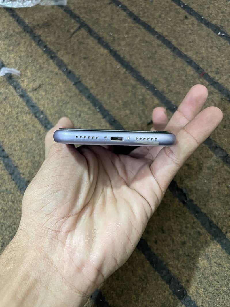 Apple iPhone 11 0